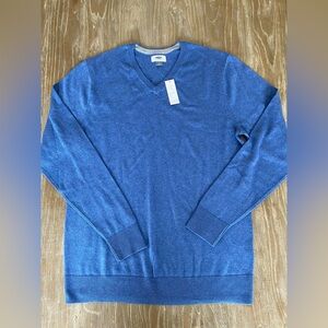 Men’s Old Navy V-Neck Sweater. Size medium.